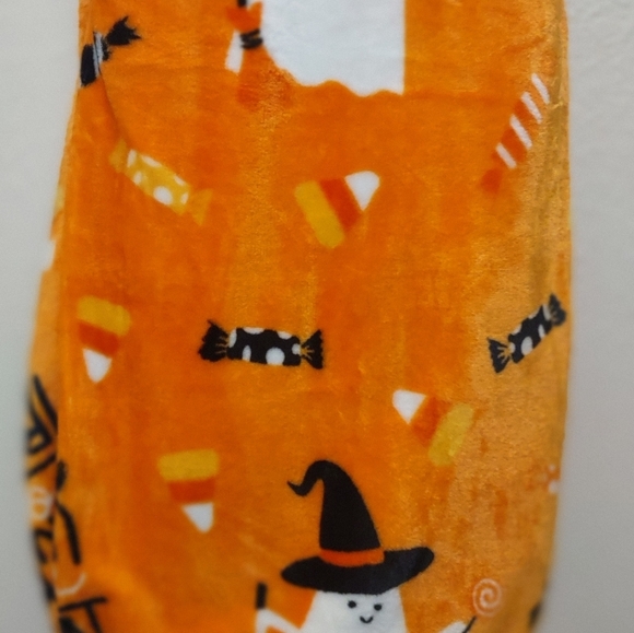 Halloween ghost and candy corn decorative throw - Picture 3 of 6